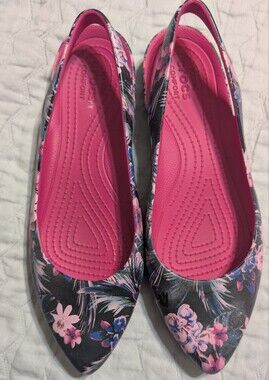 CROCS Women's 10 Pink Floral Pointed Slip-On Flats